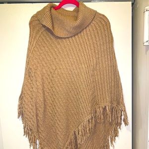 Beautiful barely worn cape. Jaclyn Smith XL